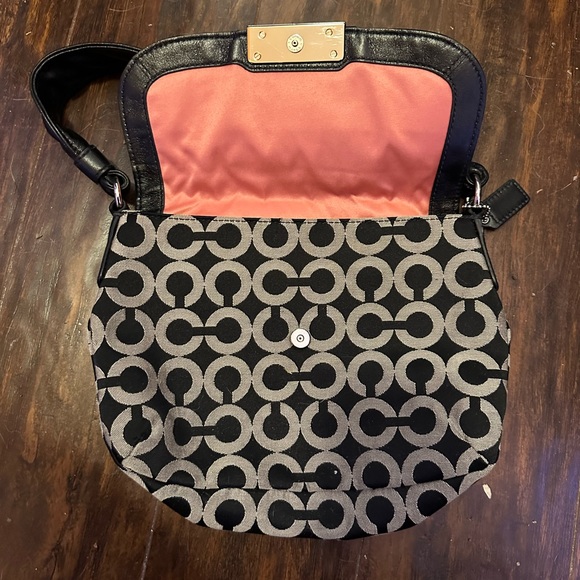 Quality Coach Purse - Picture 3 of 4